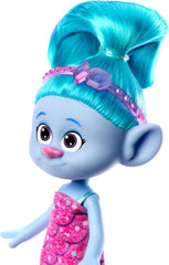 Mattel DREAMWORKS TROLLS United We Stand - Poupée surprises poilue en chenille avec cheveux bleus scintillants, bandeau violet, 3 ans et plus, HNF15