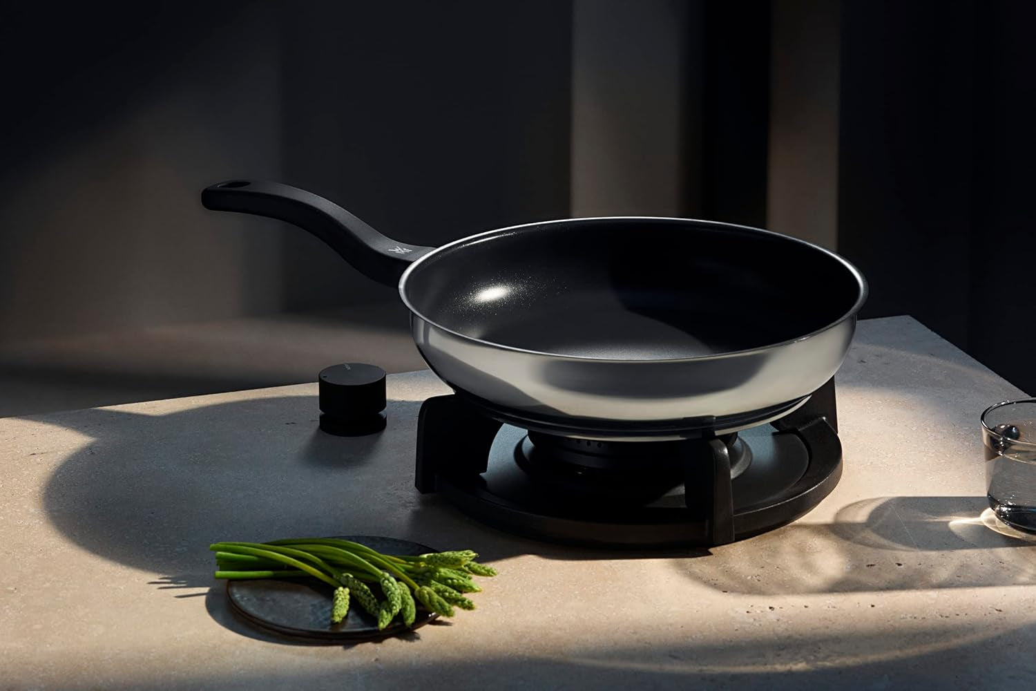 WMF Devil tigaie 20 cm, tigaie cu inducție, oțel inoxidabil Cromargan, mâner din plastic Oale si Tigai Naty Shop