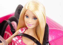 Păpușă Barbie și decapotabilă roz cu sclipici, anvelope realiste, logo, jucărie pentru vârste de la 3 ani în sus, DJR55