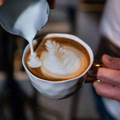 Espresso N°10 de Coffee858 - Mélange d'espresso fort et épicé composé de 70% de grains Arabica du Brésil et 30% de Robusta - Emballage de haute qualité (320g) - Cadeau original