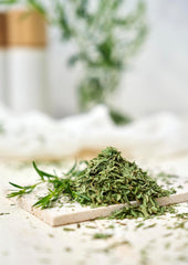 Fuchs Gewürze - Estragon gerebelt - Französisches Kraut zur Verfeinerung von Saladen, Sauce Hollandaise ou Rührei - ingrédients naturels - 10 g dans une dose variable, recyclable