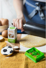 0255048 Set d'emporte-pièces sur le thème du football, Forme ballon + Forme terrain de football, L'ensemble idéal pour réaliser des décorations en fondant ou en caoutchouc, Fabriqué en Italie, Design original. Paquet de 2.