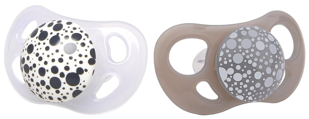 Sucettes pour bébé Twistshake – Paquet de 2 | Forme orthodontique | Ultra-léger | Tétine en silicone souple | Sans BPA | Convient aux bébés à partir de 6 mois | Gris-blanc