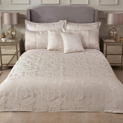Couette Duchesse pour lit king size, 100% polyester, couleur crème Lits et Couettes Emma Barclay Couleur crème King size