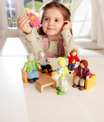 Hape Doll Family Ensemble de maison de poupée primé, accessoires uniques en bois pour maison de poupée, jeu imaginatif, 6 membres de la famille de poupées, à partir de 3 ans