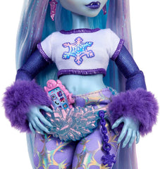 Monster High Abbey Bominable Yeti mit Mammut-Haustier und Accessoires - Spuktastischer Schneeflocken-Look für Kinder ab 4 Jahren, HNF64
