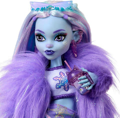 Monster High Abbey Bominable Yeti mit Mammut-Haustier und Accessoires - Spuktastischer Schneeflocken-Look für Kinder ab 4 Jahren, HNF64