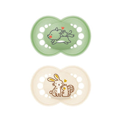 Sucettes MAM Original, paquet de 2, sucettes pour bébé respectueuses des dents, fabriquées à partir de matériaux durables et biorégénérables, tétines en silicone MAM SkinSoft, avec boîte à tétines, 6-16 mois, loup/lapin