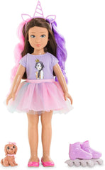 Corolle 9000600030 - Girls Luna Einhorn Set, Ankleidepuppe im Sommeroutfit mit Hund, mit Haarband, Ohrringe et extra Gummistiefel, 28cm Spielpuppe mit Vanilleduft, à partir de 4 ans