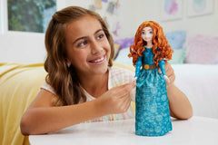Mattel Disney Princess Toy Merida Poupée faite à la main avec vêtements et accessoires scintillants inspirés du film Disney et Pixar Kids Gift HLW13