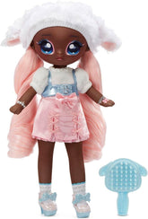 N / A! N / A! N / A! SurpriseTeens Modepuppe - Sammlerpuppe - Puppe en peluche douce 28 cm, inspirée du mouton - Aux cheveux roses - Lila Lamb