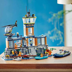 LEGO City Poste de police sur l'île-prison, jouet de police avec hélicoptère, botte et Hai, ensemble avec 7 figurines et chien, cadeau d'anniversaire pour garçons et filles à partir de 7 ans 60419