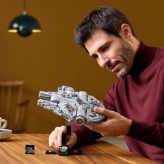 LEGO Star Wars Millennium Falcon 25e anniversaire pour adultes Vaisseau à construire Un nouvel espoir Kit de modèle de vaisseau spatial à collectionner Cadeaux pour hommes Femmes 75375 Jeux de construction Besuche den LEGO-Store