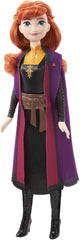 Mattel DISNEY Die Eiskönigin 2 Anna-Modepuppe - beweglich, Reiseoutfit, abnehmbarer Umhang, kämmbare Haare, für Kinder, alle Puppen separat erhältlich, HLW50, Black-purple