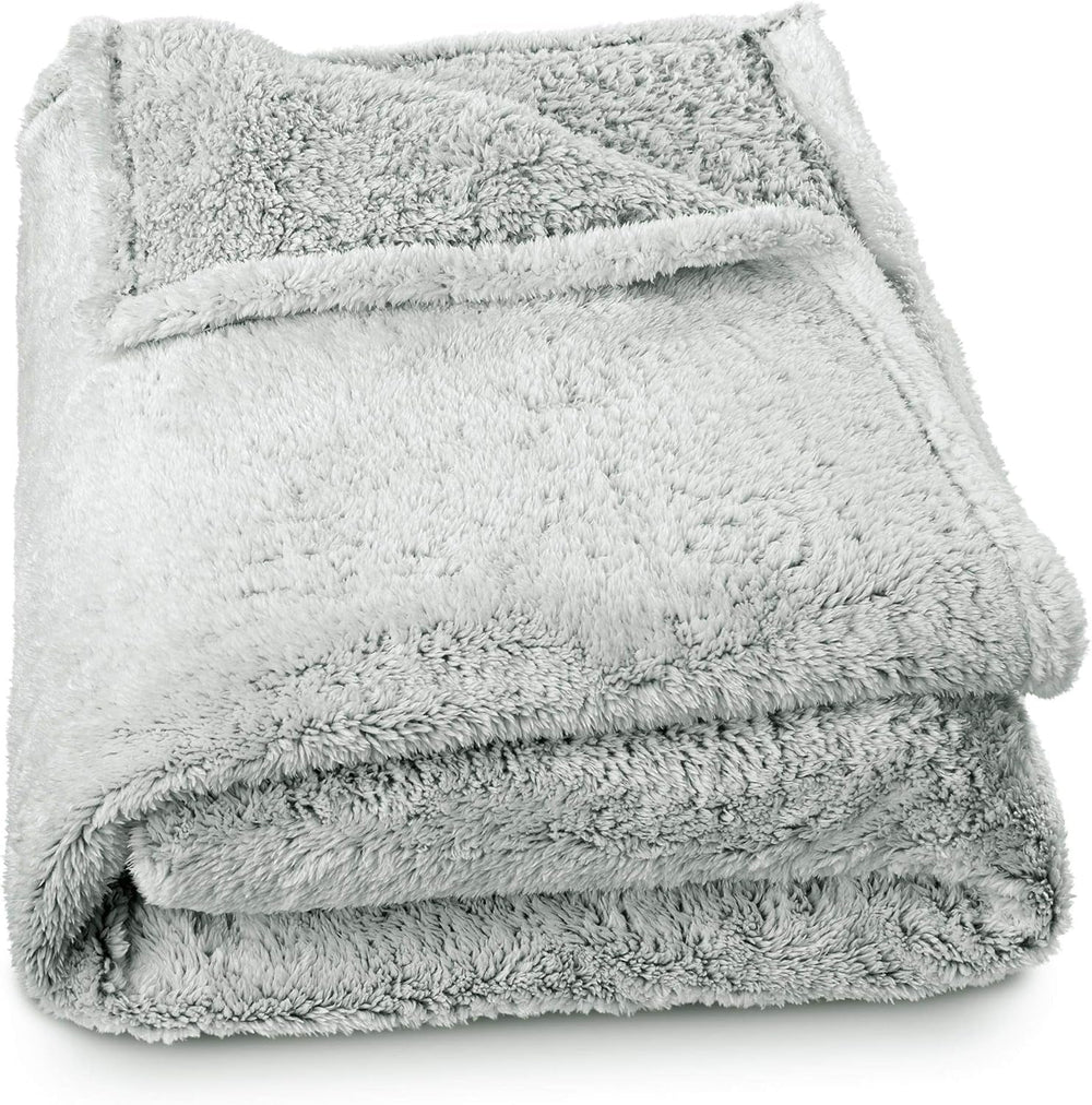 Aqua-Textil Couverture moelleuse 150 x 200 cm Gris Blanc Mélange Peluche TV Couverture Couvre-lit Sherpa Polaire Oeko-Tex Ottawa Lits et couvertures Besuche den aqua-textil-Store Polaire Sherpa Blanc Gris Couverture confortable 150 x 200 cm