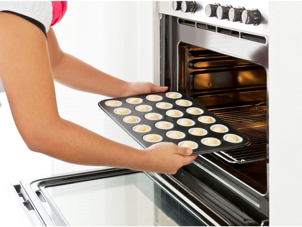 Zenker 6541 Black Metallic 24Er Mini-Muffinform – Antihaftbeschichtet Für Perfekte Mini-Muffins, Ø 4,5 Cm, Made in Germany Matrite si tavi pentru copt Naty Shop
