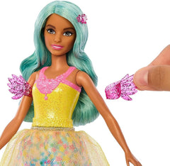 Barbie Hidden Magic - Poupée Teresa avec tenue de fée, cheveux ondulés et peigne pour une coiffure amusante, à partir de 3 ans, HLC36