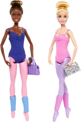 Barbie Ballettstudio Set mit 2 Puppen und 9 Zubehörteilen, blonde und brünette Ballerina-Modepuppen mit zusätzlichem Outfit und zum Tanzmotto passenden Teilen, HXC37