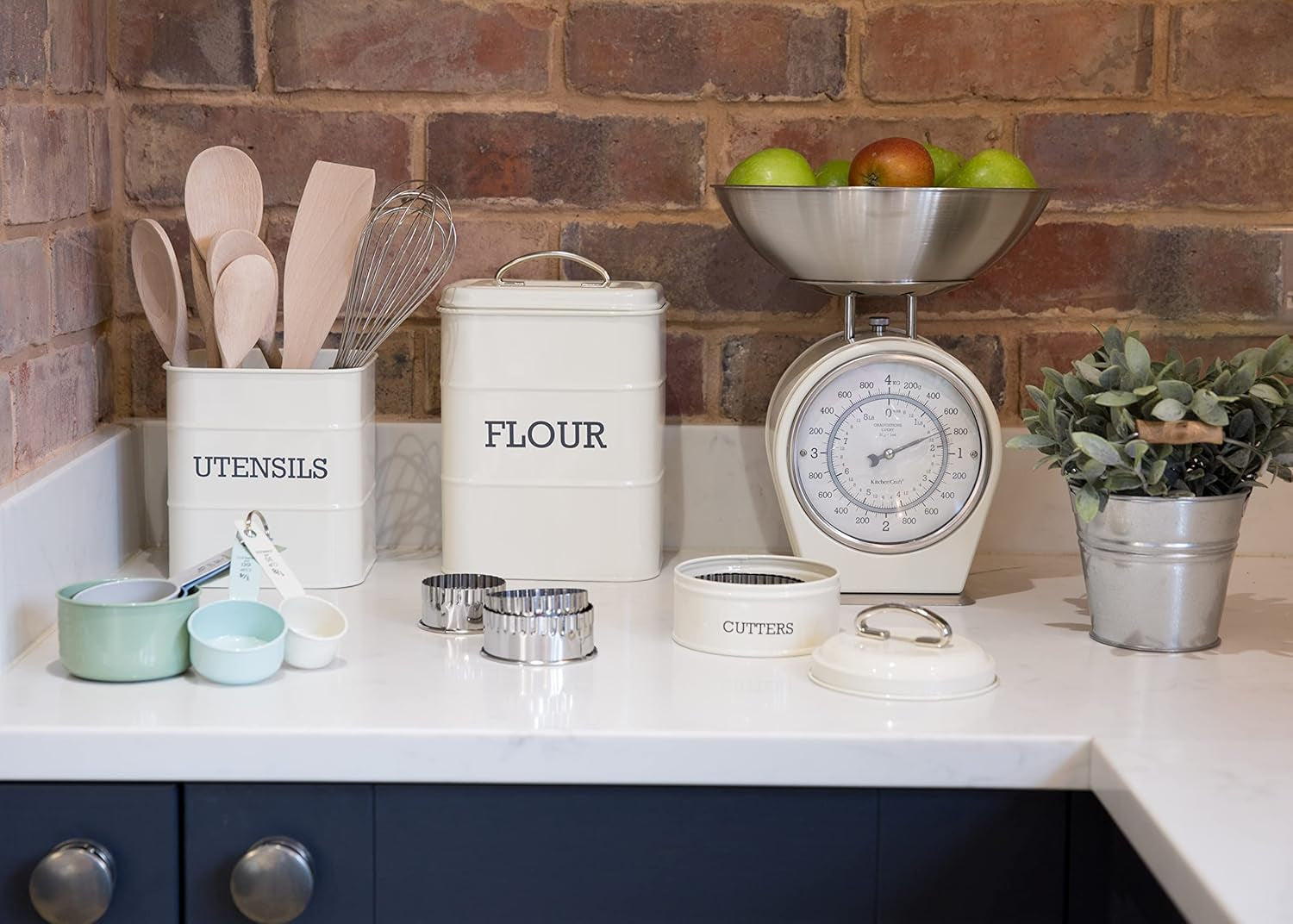 KitchenCraft Living Nostalgia recipient pentru făină, etanș, 17 x 12 x 24 cm, crem antic, crem Cutii depozitare alimente Naty Shop