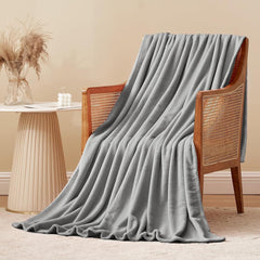 Aisbo Couverture douillette Couverture moelleuse Gris - Couverture polaire 150 x 200 cm XL Couverture de canapé chaude, couverture de vie confortable gris clair douce comme couverture de salon Couverture de canapé pour lits et couvertures d'hiver Besuche den Aisbo-Store