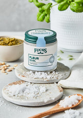 Fuchs Gewürze - Fleur de Sel | Edles Toppingsalz für Spargel, Meeresfrüchte und Fisch | Meersalz in Premium-Qualität | 100 g im wiederverschließbaren Gewürzglas