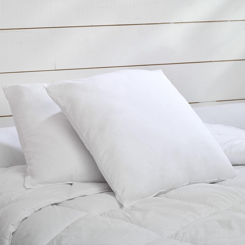 Bleu Câlin Lot de 2 Oreillers au Confort Ferme "Alaska", Super Garnissage, Enveloppe Percale 100% Coton, Blanc, 65 X 65 cm Forme Carrée Naty Shop Oreillers Standard Forme Carrée 65 X 65 Cm