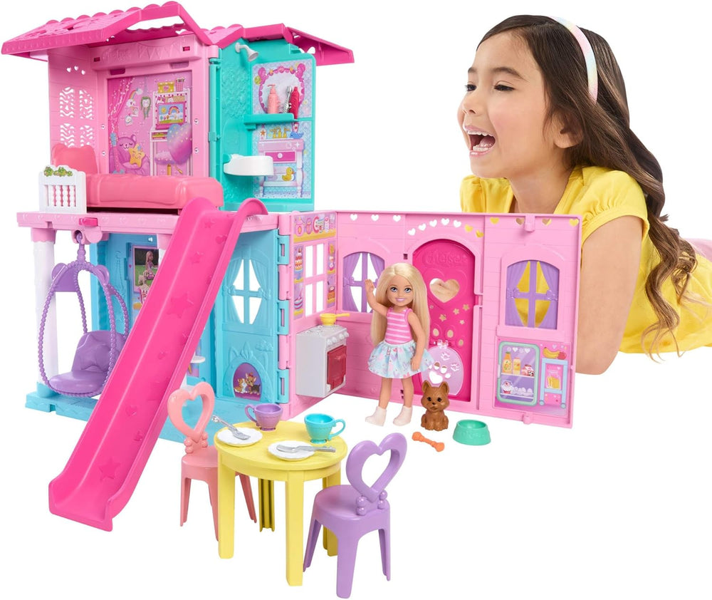 Maison de poupée Barbie Chelsea avec plus de 15 accessoires, maison pop-up s'étendant jusqu'à plus de 42 x 33 cm avec 5 aires de jeu et un toboggan, avec une petite poupée et un chien, JFW49