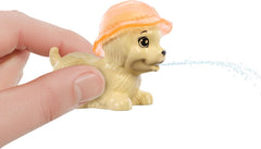 Barbie Puppy Pool Party Playset avec poupée tendance, niche pour chien et toboggan, piscine en forme de cœur, 2 figurines de chien, 6 accessoires et changeur de couleur, JBF35