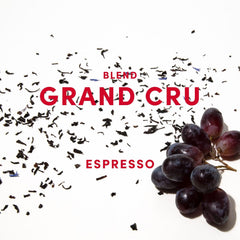Mélange d'espresso Grand Cru - 100% Arabica du Brésil, d'Inde et de Tanzanie - fruchtig & complexe avec Earl Grey, Traube & vert Apfel - ganze Bohnen - 1kg - frisch geröstet à Berlin