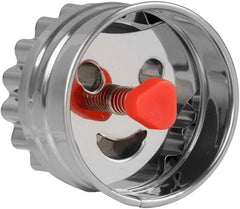 Dr. Oetker Emporte-pièce "Visage souriant" Ø 5 cm, Emporte-pièce de Noël, Emporte-pièce éjecteur pour biscuits et biscuits - Passe au lave-vaisselle (Couleur : Argent/Rouge) Quantité : 1 pièce, 1499