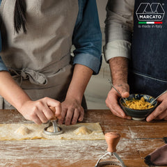 MARCATO Moule à raviolis et biscuits, machine à raviolis, moules à biscuits, bois massif et fonte d'aluminium, fabriqué en Italie, tampon rond de 58 mm