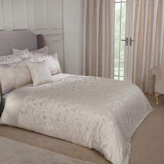 Couette Duchesse pour lit king size, 100% polyester, crème Emma Barclay Lits et Couettes