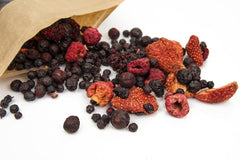 Mynatura Amestec colorat de fructe de pădure liofilizate I Amestec de fructe I Zmeură I Coacăze negre I Căpșuni I Gustare de fructe I Vegan I 350g Produse deshidratate Naty Shop