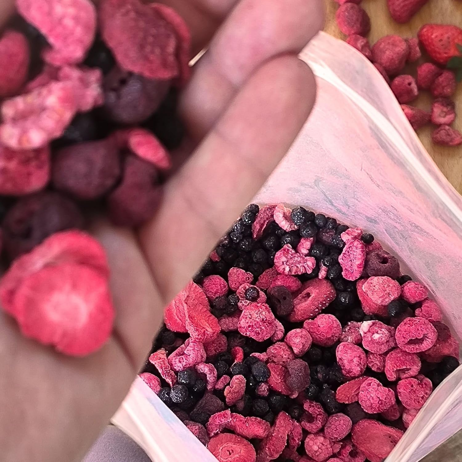 Super Berries Freeze-Dried Fruit Mix | XL 300g Fructe uscate fără zahăr | Fructe uscate | Fructe uscate Freeze-Dried Strawberries Raspberries Blueberries Freeze-Dried ZingyZoo Produse deshidratate Naty Shop