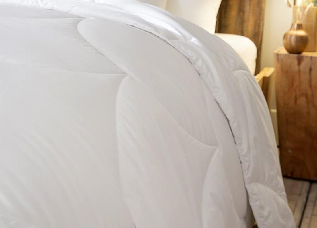 15000000534 Douceur Infinie Couette légère, polyester, blanc, blanc, 240 X 260 cm Couettes et couettes Naty Shop