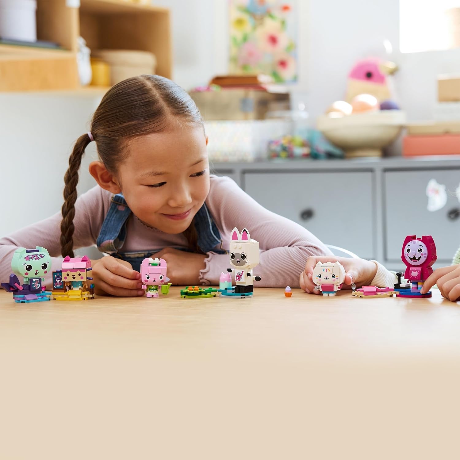 LEGO Gabbys Puppenhaus Gabbys Katzenfreunde - Spielzeug mit 6 Tierfiguren inkl. Meerkätzchen und Kitty Fairy - Présentoir - Cadeau pour les filles à partir de 6 ans - 11215