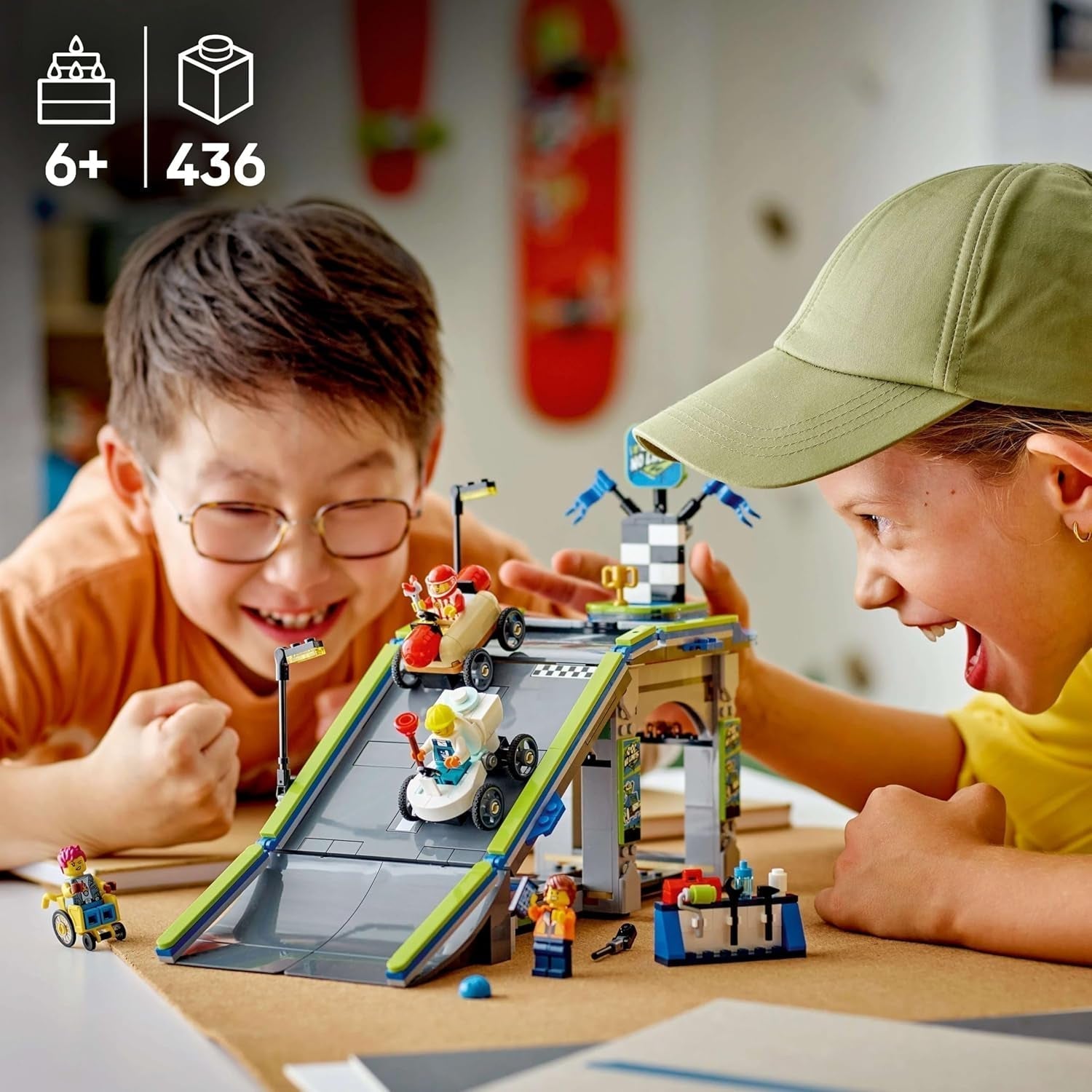 LEGO City No Limits : Course de caisses à savon avec rampe - Jouet de construction pour garçons et filles à partir de 6 ans - Set avec 2 boîtes à savon et 4 figurines de Racer - Idée cadeau pour les enfants 60460 Jeux de construction Besuche den LEGO-Store
