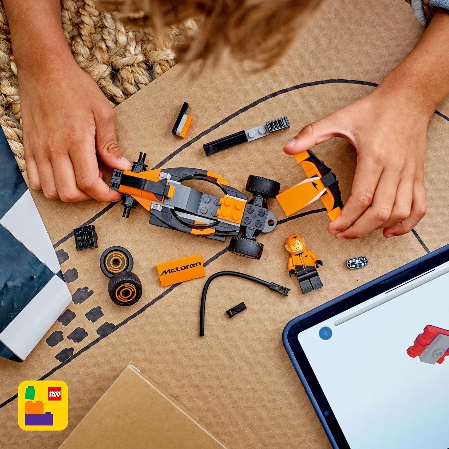 LEGO City F1 Racer avec voiture de course Mclaren - Modèle de jouet de Formule 1 avec voiture de course et figurine - petit cadeau pour garçons et filles à partir de 6 ans ou fans de sports mécaniques 60442 Jeux de construction Besuche den LEGO-Store