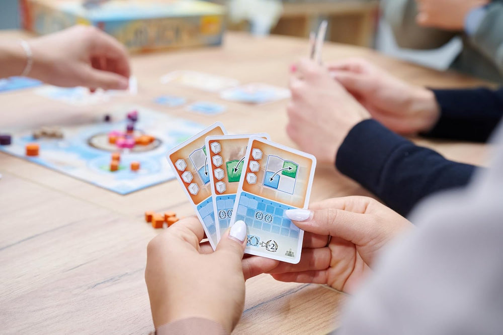 Zoch Above the Clouds - une course stratégique d'oiseaux migrateurs avec des cartes de manœuvre, des formations de vol intéressantes, un timing intelligent, un jeu de société pour les amateurs de stratégie et les familles, les enfants et les adultes à partir de 10 ans