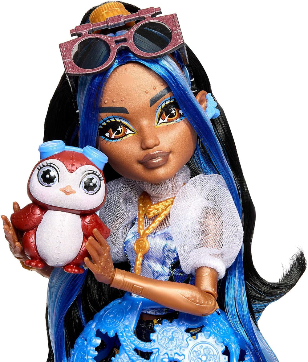 Monster High Puppe, Robecca Steam in Blauer Bluse und schwarzen Shorts mit Haustier Pinguin Captain Penny und 7 Zubehörteilen wie Flugbrille und Handtasche, JMB81