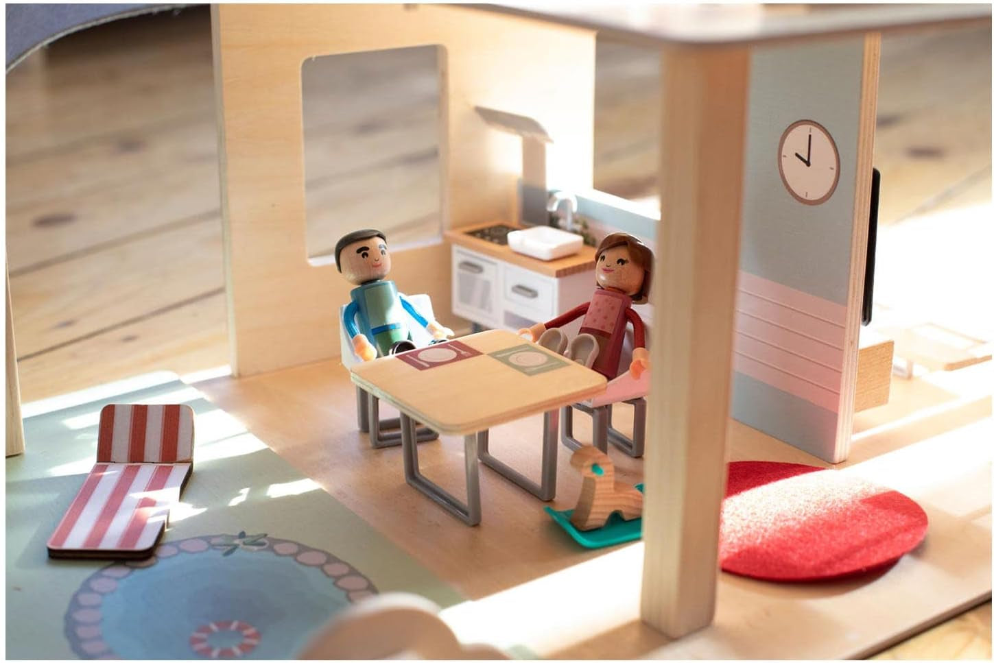 Eichhorn - Maison de poupée avec accessoires - incl. meuble et 3 figurines, non assemblés, en bois, 25 pièces, 53x36x44 cm, à partir de trois ans