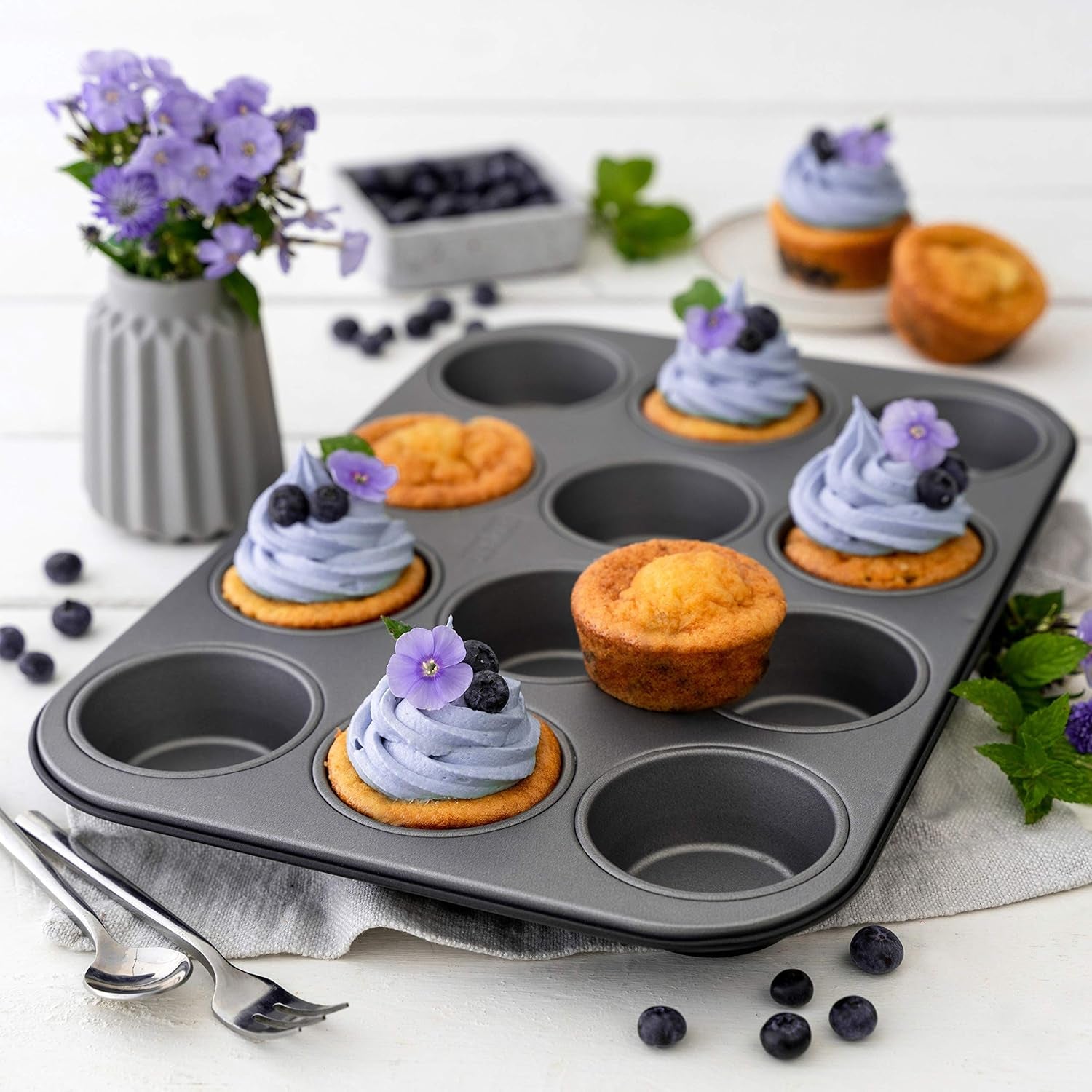 Zenker 12Er Muffinform Energy, Premium-Backform, Für Köstliche Kuchen, Verkürzt Die Backzeit Um Bis Zu 20% (Farbe: Silber/Anthrazit), Menge: 1 Stück, Hellgrau Und Dunkelgrau Matrite si tavi pentru copt Naty Shop
