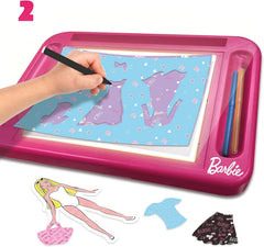 Lisciani - BARBIE - Modezeichnungen Atelier, mit enthaltener Puppe - Kreativspiel für Kinder ab 4 Jahren - Lernen Sie mit BARBIE zu zeichnen - Hergestellt in Italien