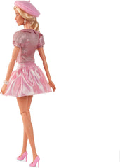 Barbie Le film basé sur le film Margot Robbie en tant que figurine de collection Barbie en chemisier rose et jupe en tulle avec coiffure stylisée et bijoux assortis JBJ53