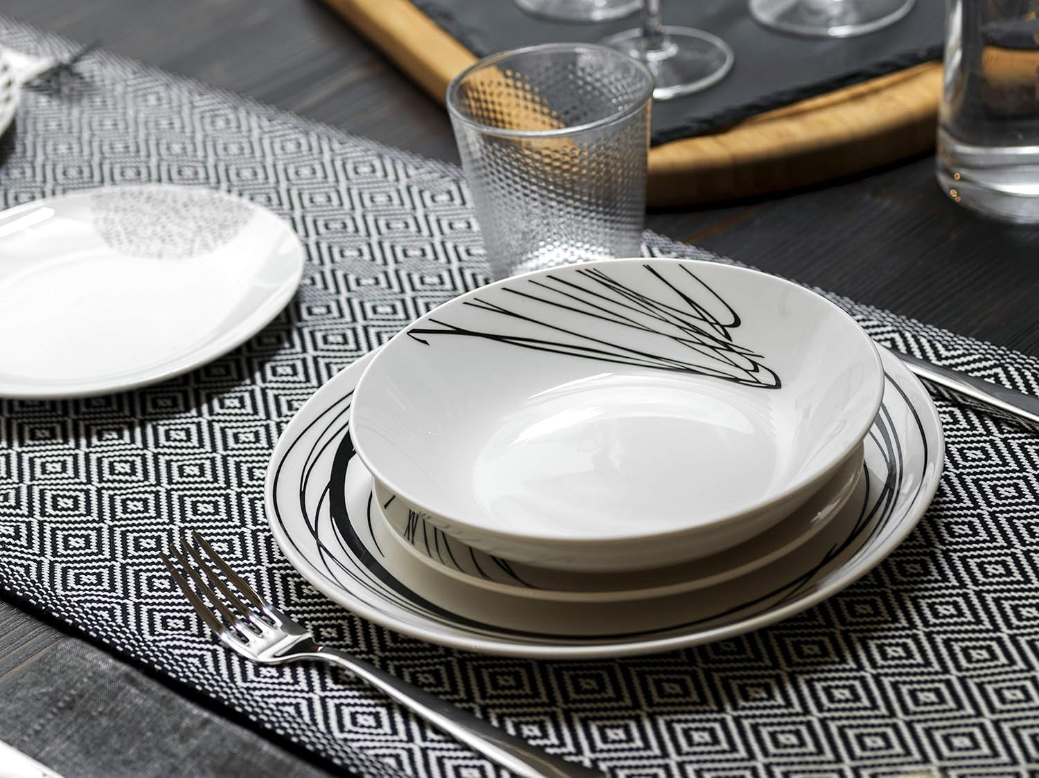 Service de table graphique, 18 pièces pour 6 personnes, porcelaine, blanc