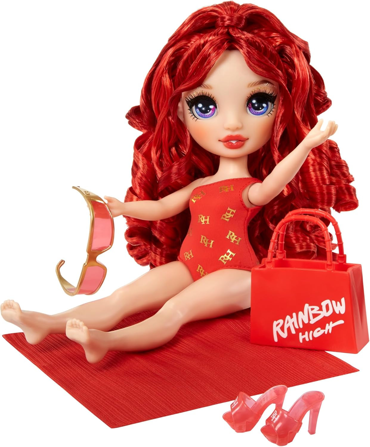 Rainbow High Swim & Style - Ruby (Rouge) - Poupée de 28 cm avec paréo pailleté, 10+ vêtements - Maillot de bain amovible, sandales, accessoires de jeu - Jouet - Idéal pour les 4-12 ans