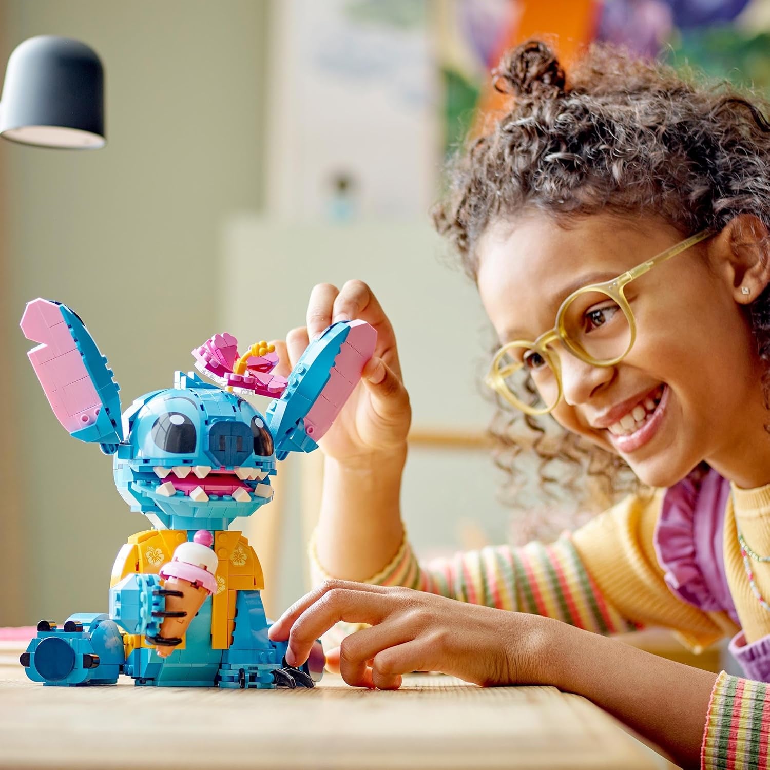 LEGO | Disney Stitch Spielzeug - Figure zum Spielen und Sammeln with Einer Eistüte and Einer decoren Blume - Conçu pour les filles, les jeunes et les cinéphiles de Lilo & Stitch à partir de 9 ans - 43249