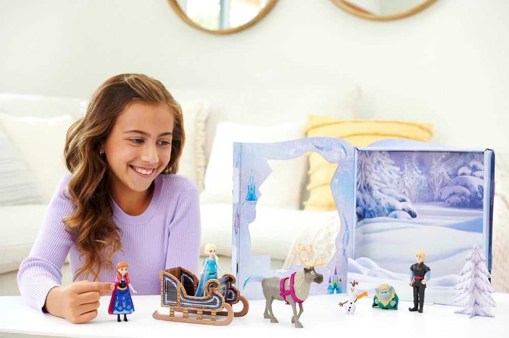 Mattel DISNEY Frozen - Ensemble de conte de fées avec 6 figurines ludiques préférées, emballage interactif et accessoires pour enfants, HLX04