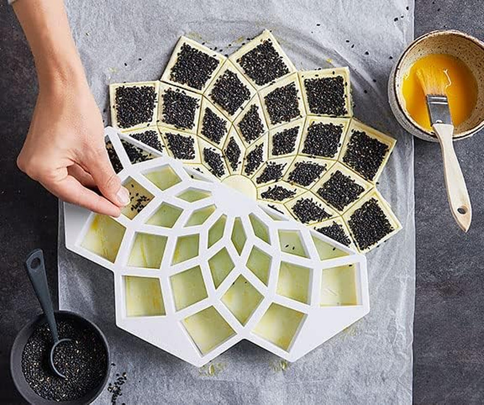 Moule à pâtisserie en forme de fleur Betty Bossi - Forme créative pour pâte feuilletée et biscuits - Rangement pratique, passe au lave-vaisselle - Collations et apéritifs parfaits