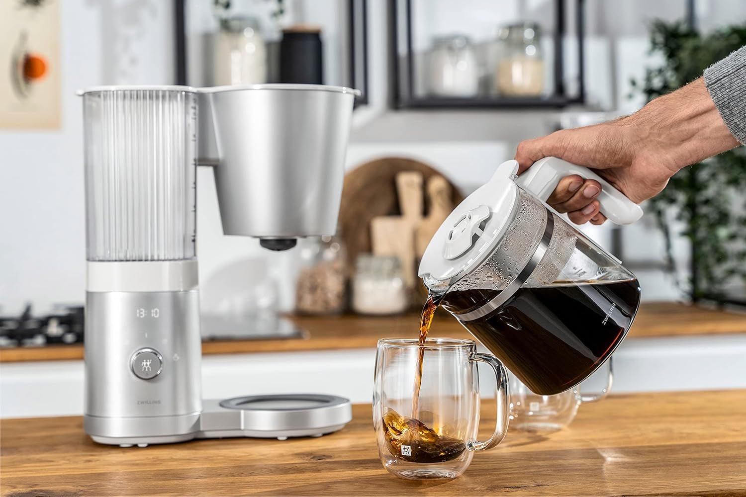 ZWILLING ENFINIGY Machine à expresso à filtre avec carafe en verre de 1,5 L, machine à expresso avec chaudière en acier inoxydable, fonction Blooming et détartrage intelligent, plastique, argent